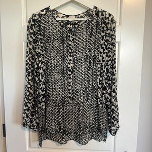 Chic Black and White 3/4 Sleeve Blouse (In Wear Copenhagen)